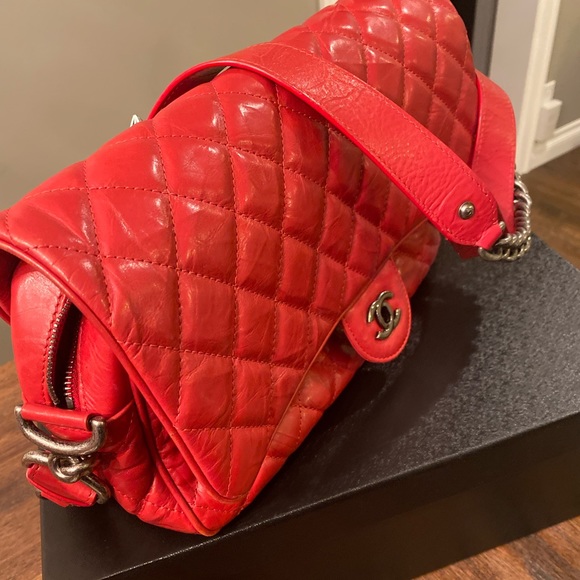 Large Chanel quilted leather shoulder bag with large chain strap - Picture 2 of 12